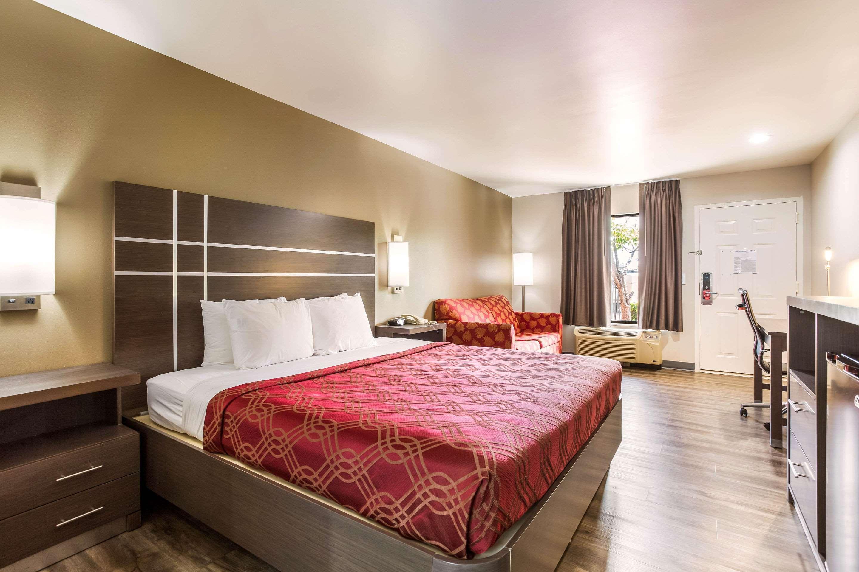 Econo Lodge Inn & Suites Мерфрисборо Экстерьер фото