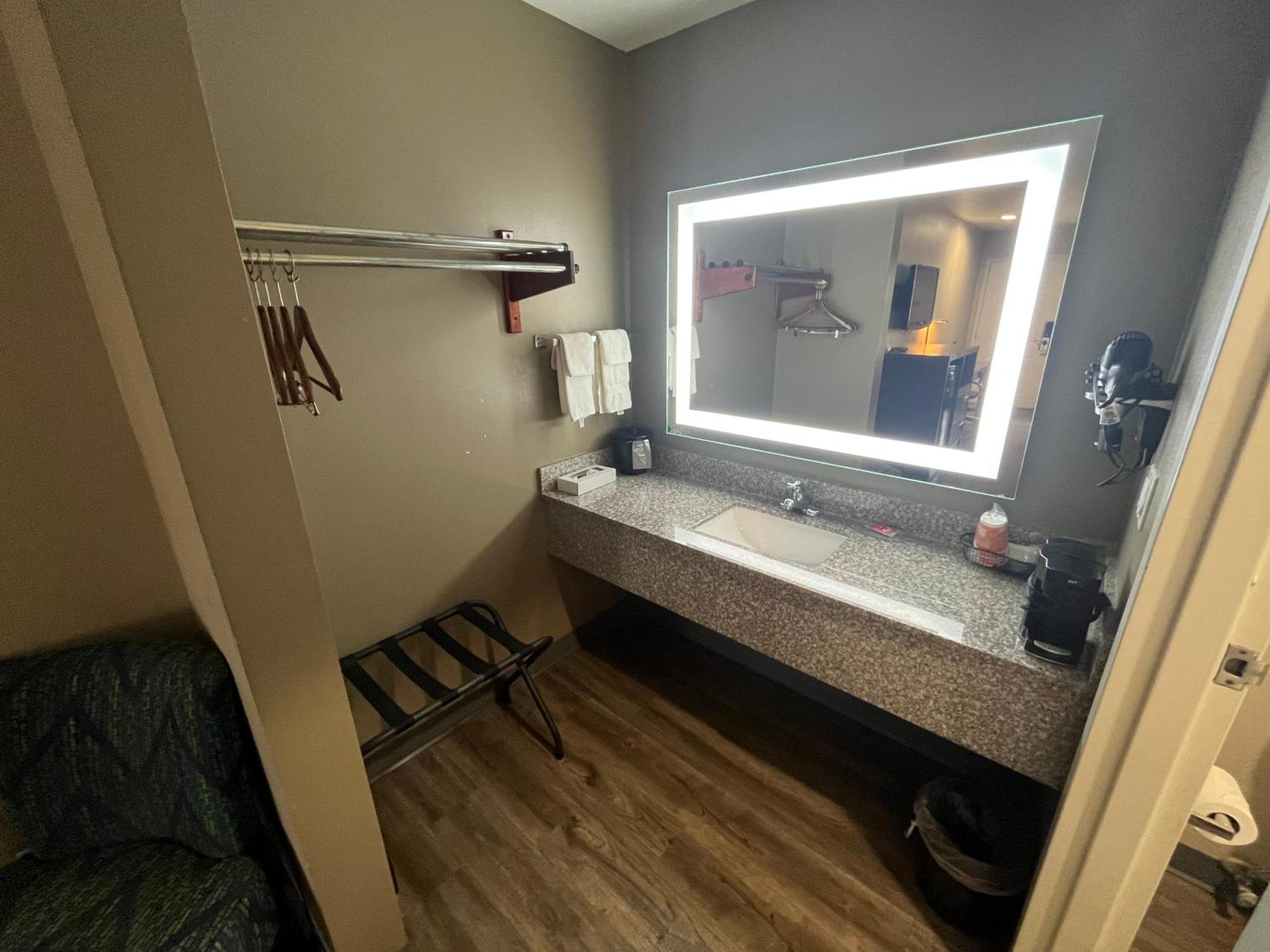 Econo Lodge Inn & Suites Мерфрисборо Экстерьер фото