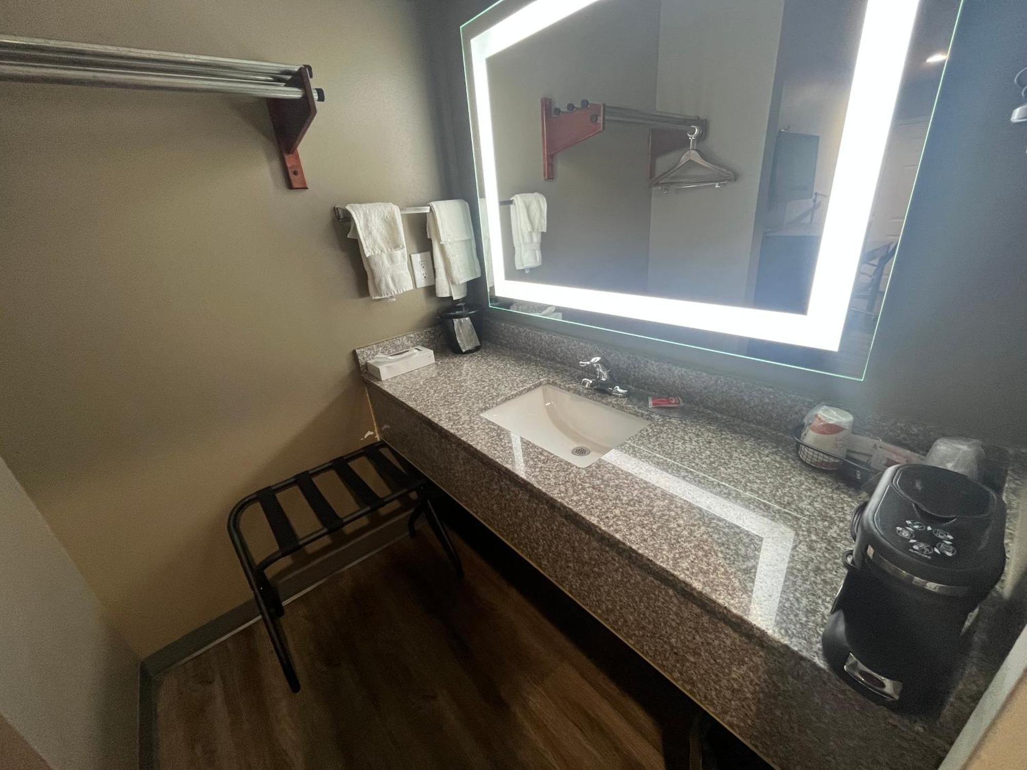 Econo Lodge Inn & Suites Мерфрисборо Экстерьер фото